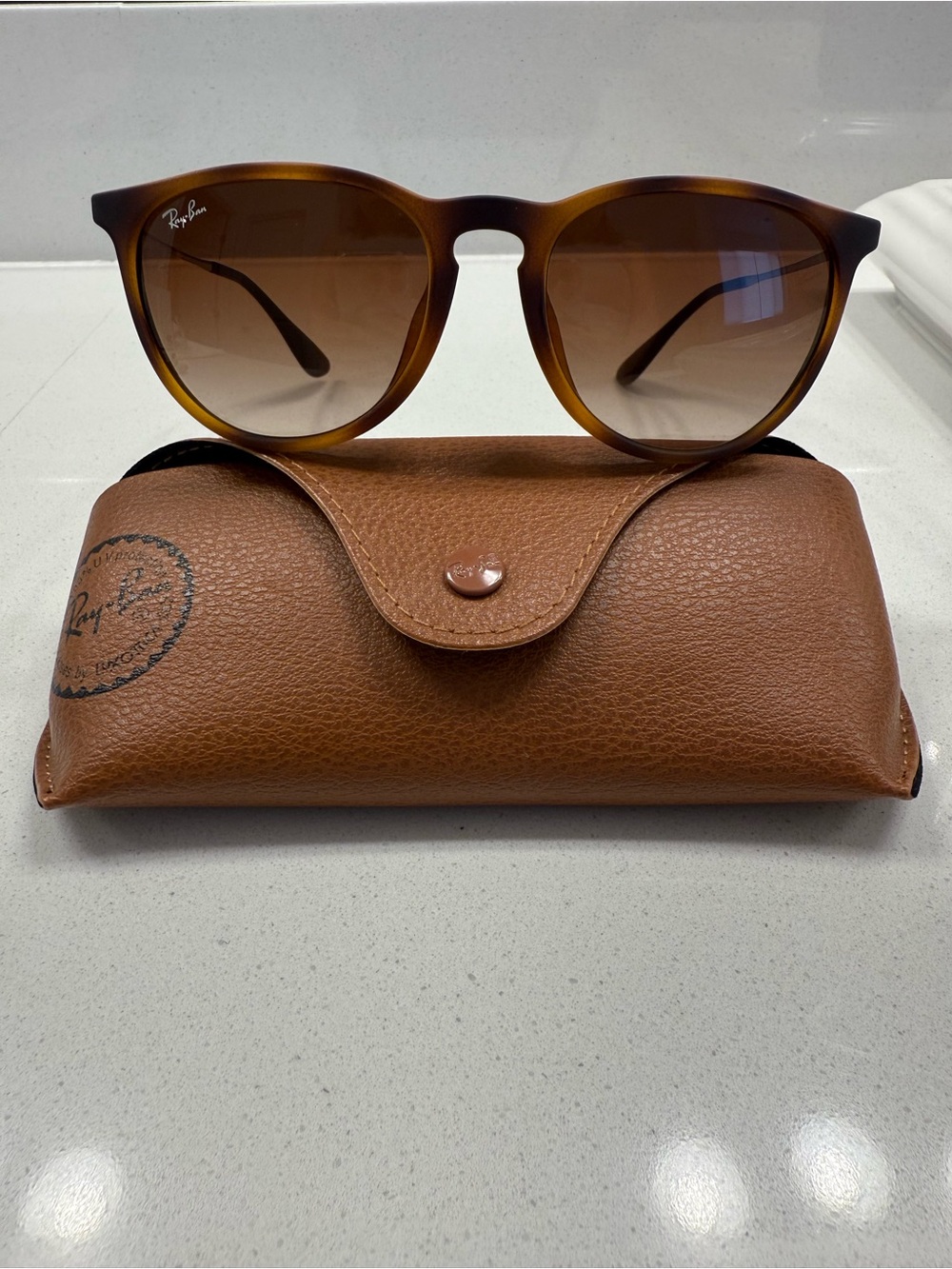 Ray-Ban Women’s Brown Gradient Round Erika Sunglasses with Brown Case